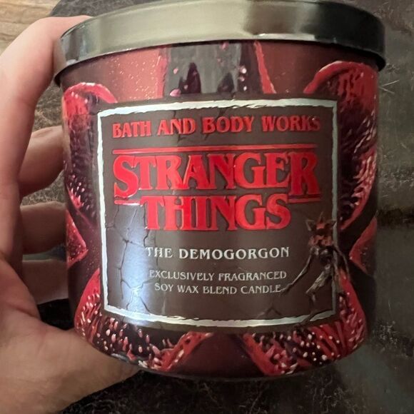BBW Exclusive Stranger Things Limited Ed 3 Wick Candle The Demogorgon - Picture 1 of 8